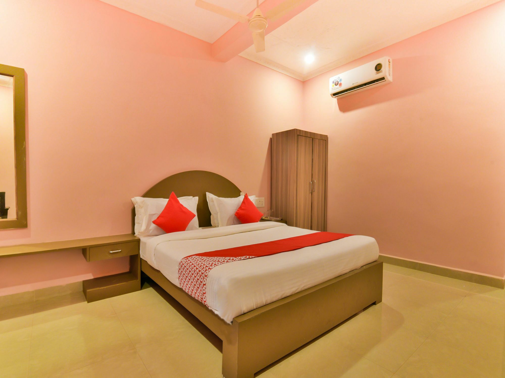 Oyo 15836 Pleasure River Front Resort Tuem Exterior foto